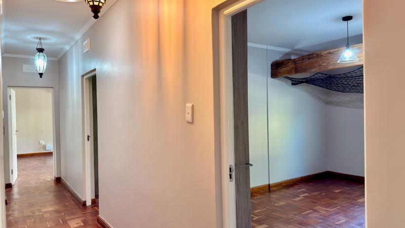 5 Bedroom Property for Sale in Kenridge Western Cape